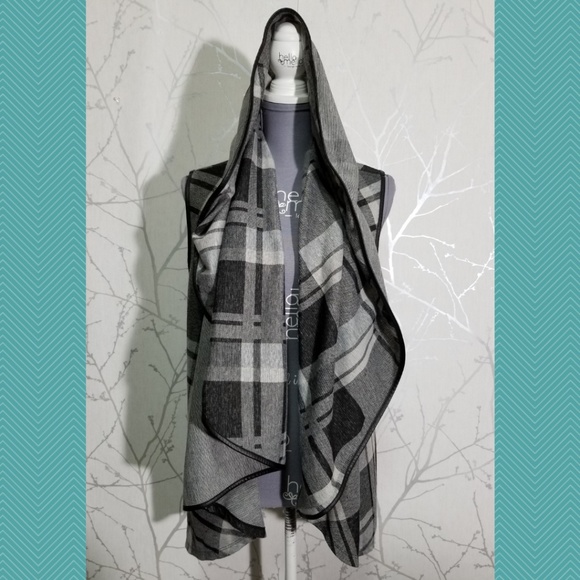 BCNL Design Open Front Sleeveless Cardigan - Picture 3 of 6